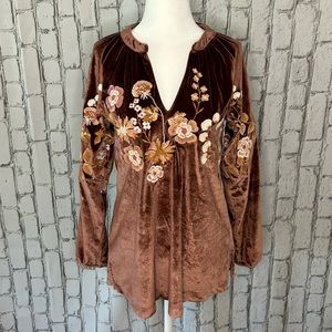 NWT Genevieve Embroidered Velvet Top Lucas Theatre Embroidery Top